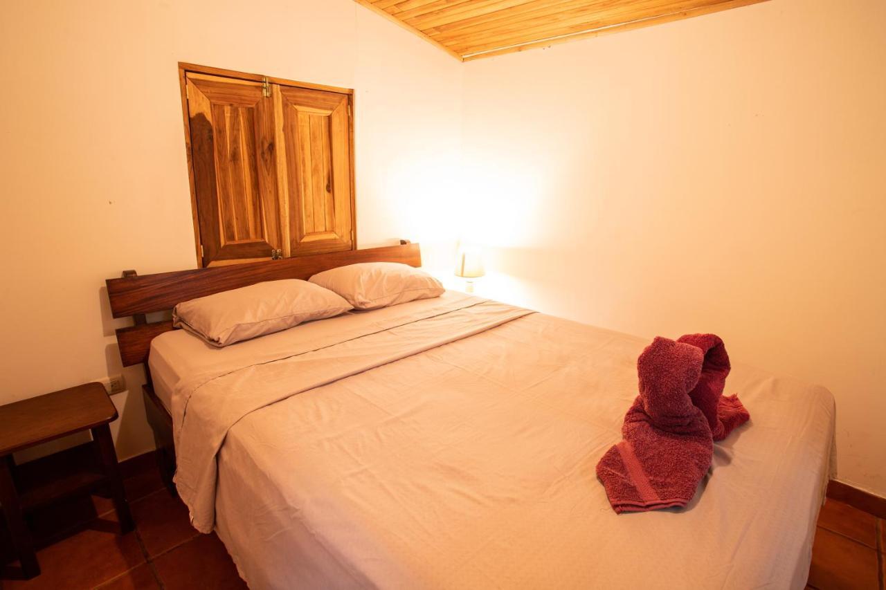 Pochote Lodge Guayabo  ภายนอก รูปภาพ