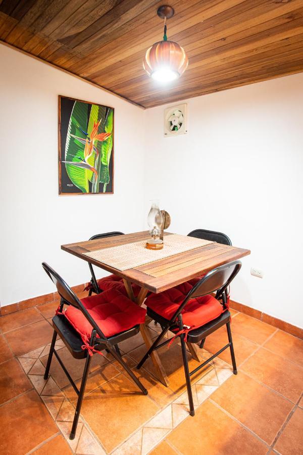 Pochote Lodge Guayabo  ภายนอก รูปภาพ